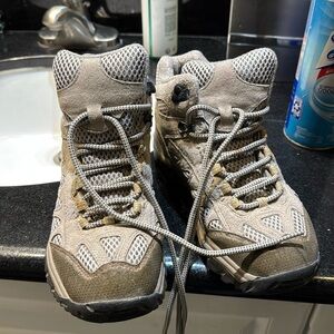 Hiking shoes in and excellent shape